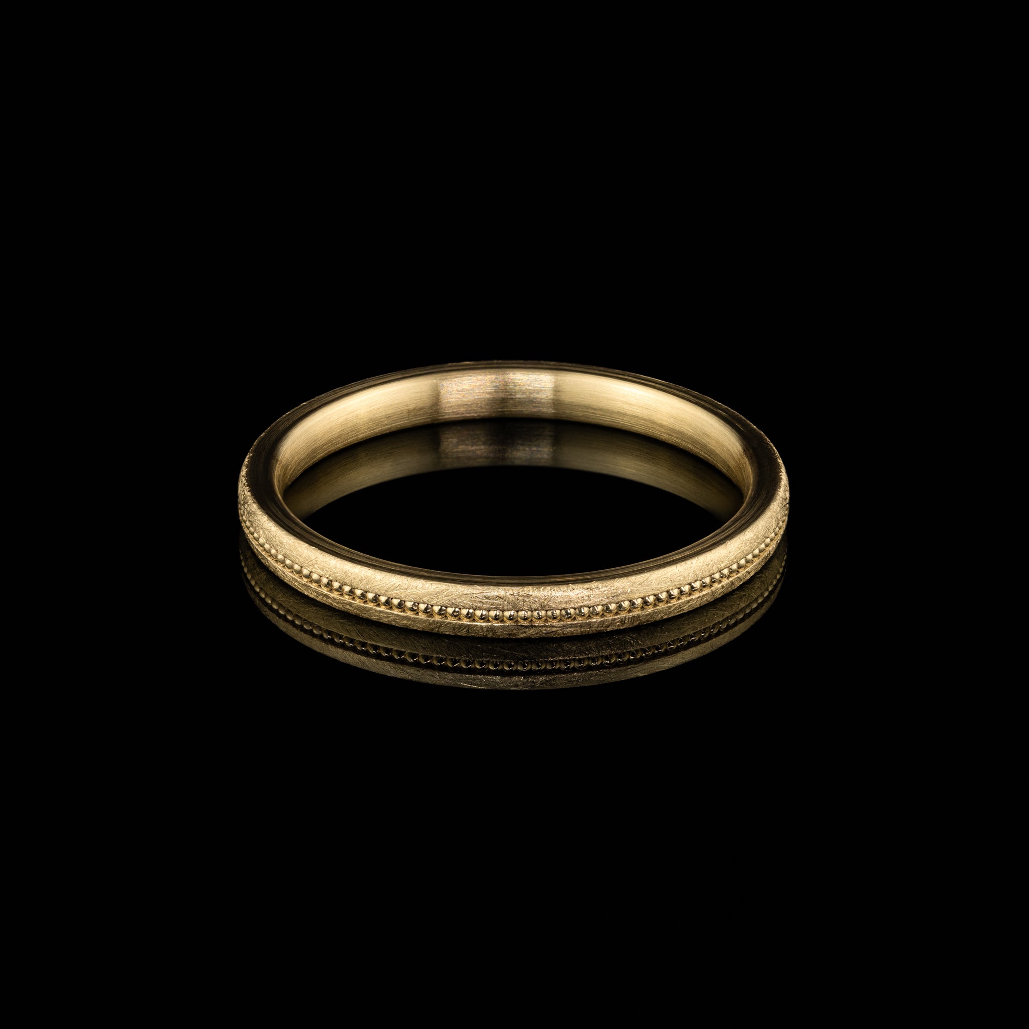 Goldzeit Ring Modell Elisa, schmaler Ehering in eismatt mit Millegriffe, besonderer Vintage Ehering vom Goldschmied, Gelbgold