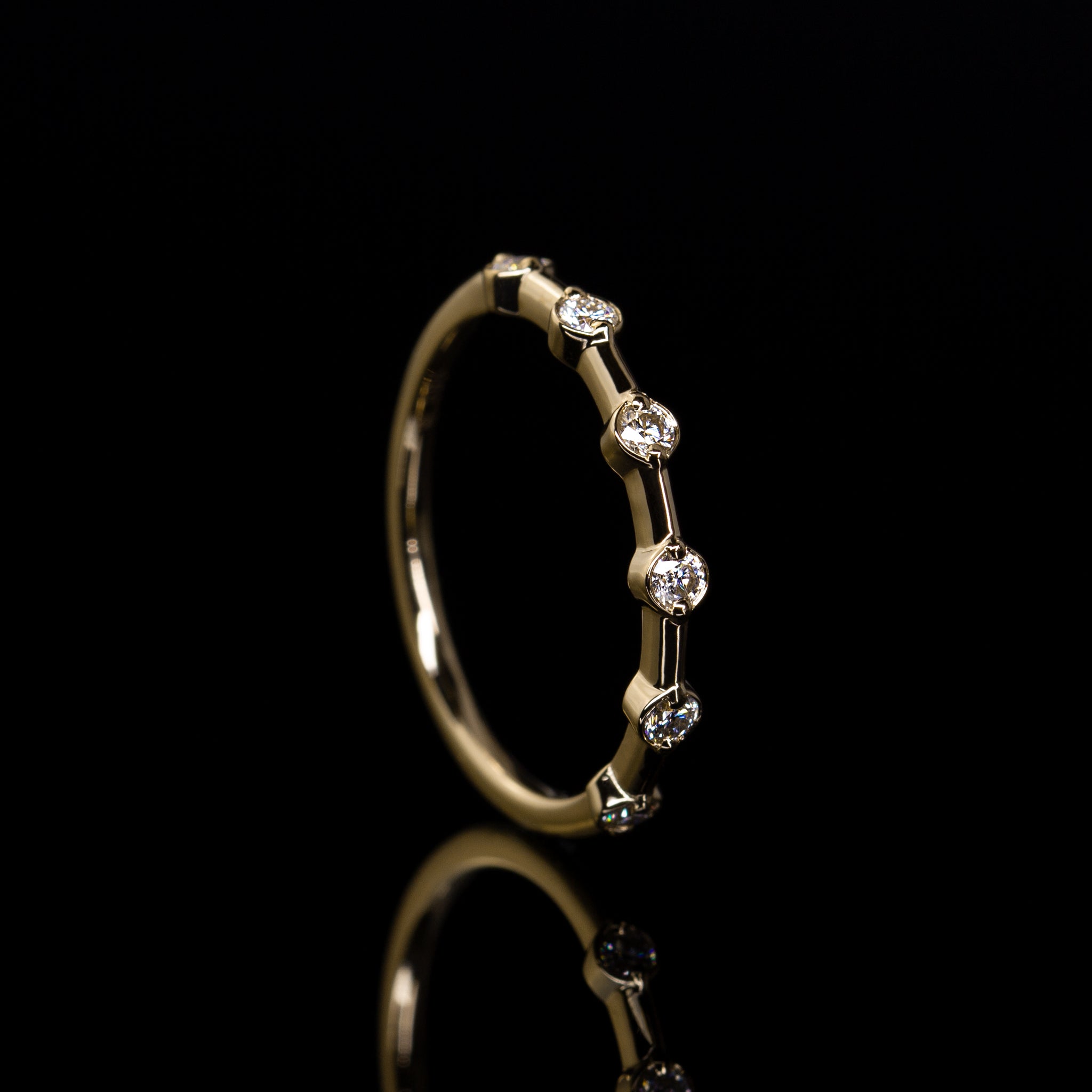 Ehering Vorsteckring Verlobungsring Schmuckring Distanzring Design Nala von Goldzeit Goldschmiede aus Nuernberg 18Karat Gelbgold