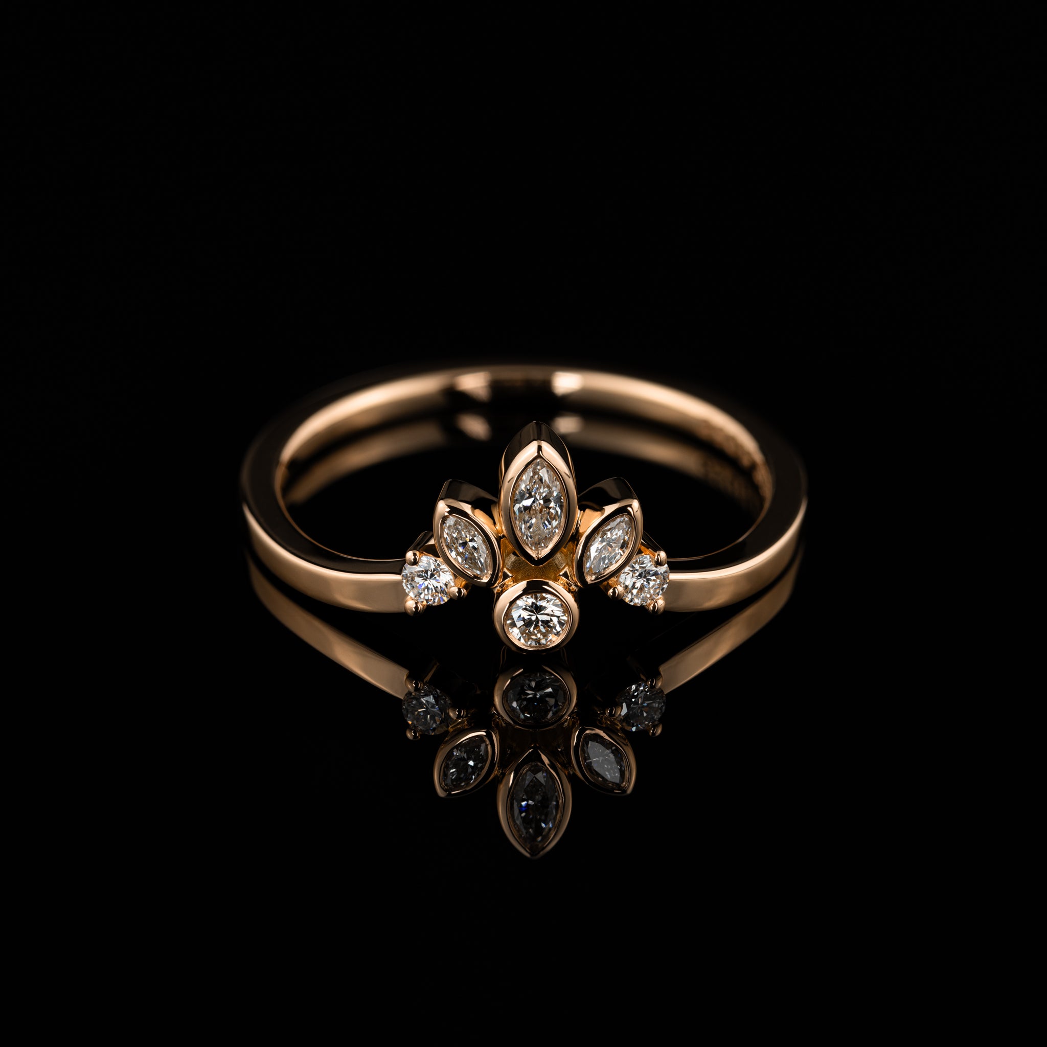 Gelbgold Ehering Verlobungsring Krone Königlich Bespoke Einzigartig Individuell Goldzeit Nuernberg Hochzeit 01 Rotgold