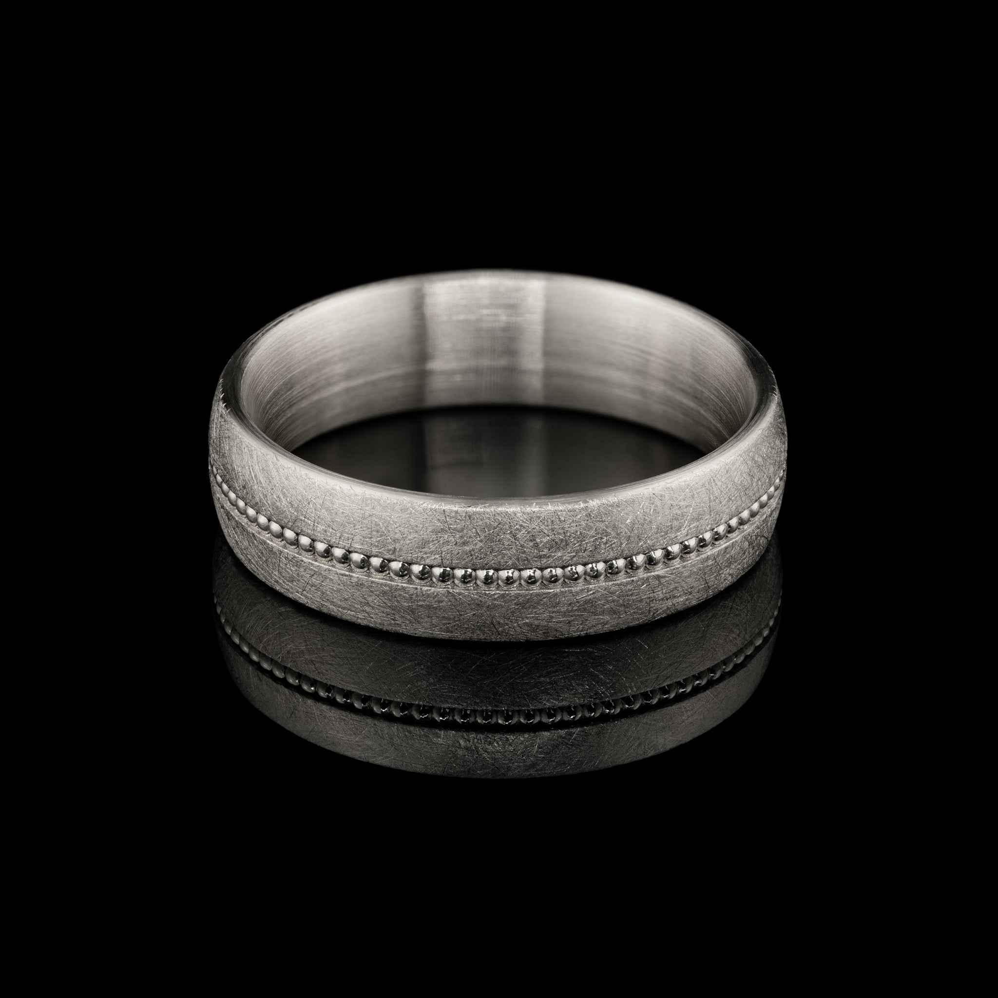 Weissgold Elias besonderer Ehering Mann individuelle Trauringe Herren Goldzeit Nuernberg Goldschmied Juwelier
