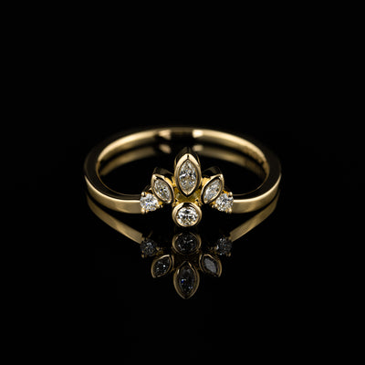Gelbgold Ehering Verlobungsring Krone Königlich Bespoke Einzigartig Individuell Goldzeit Nuernberg Hochzeit 01 Gelbgold