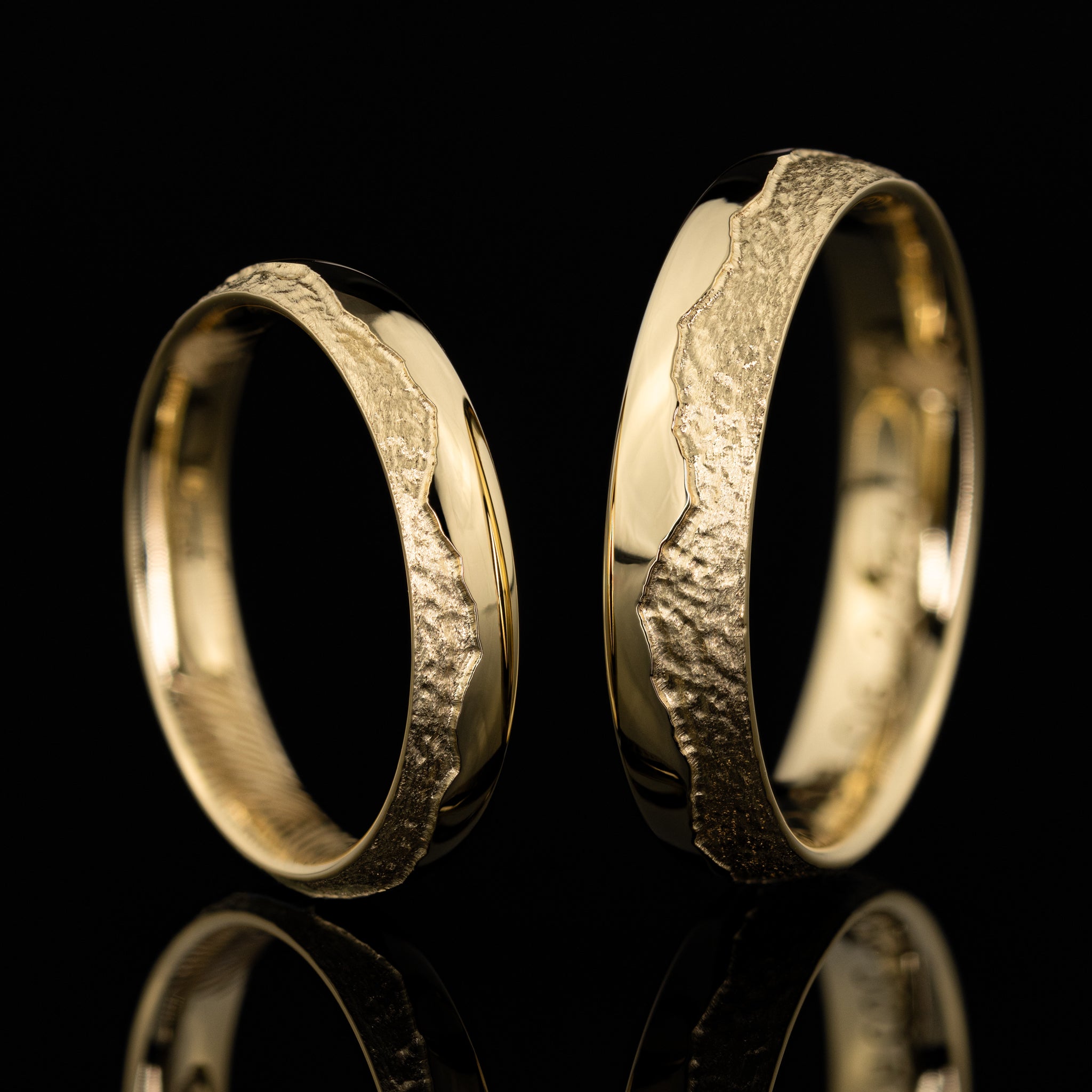 eleganter Damenring mit randlos gefräster Bergkontur, Gelbgold poliert, vom Goldschmied gefertigt, Kombination von Damen- und Herrenring
