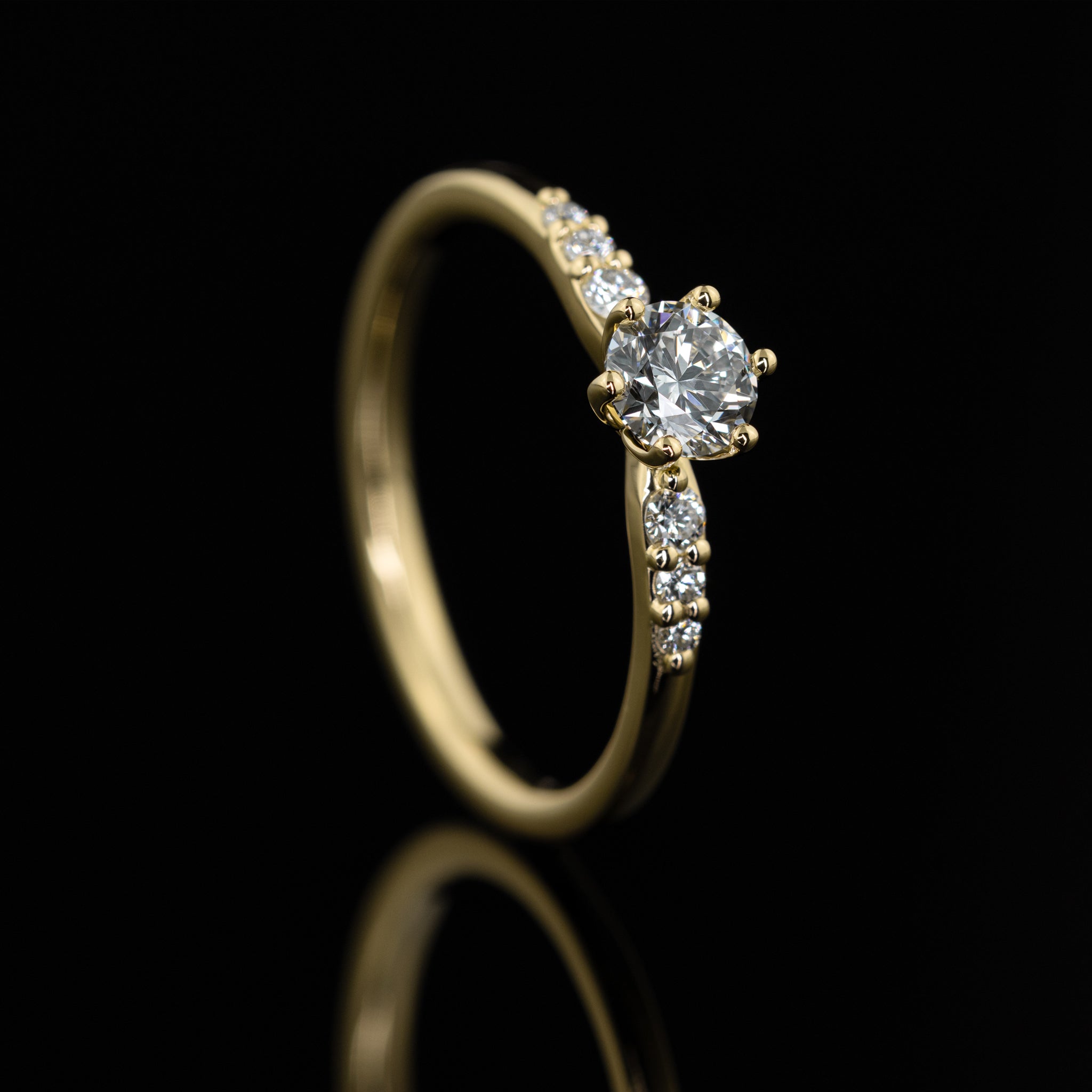 Gelbgold Fine Verlobungsring Goldzeit Nuernberg Juwelier Seitenansicht