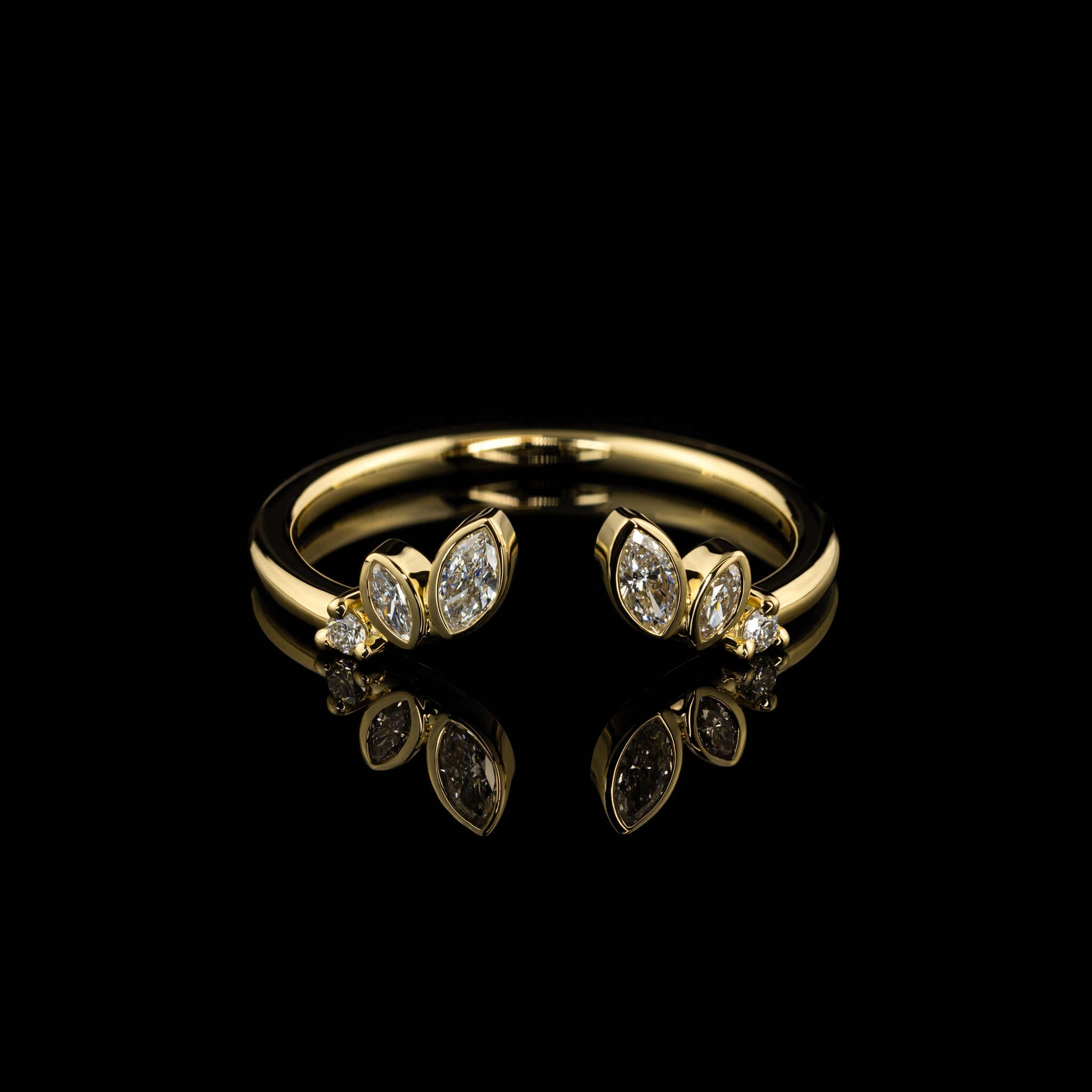 Besonderer Vorsteckring offene Ringschiene Diamant Labordiamant Goldzeit Goldschmied Nuernberg individuelle Anfertigung Gelbgold