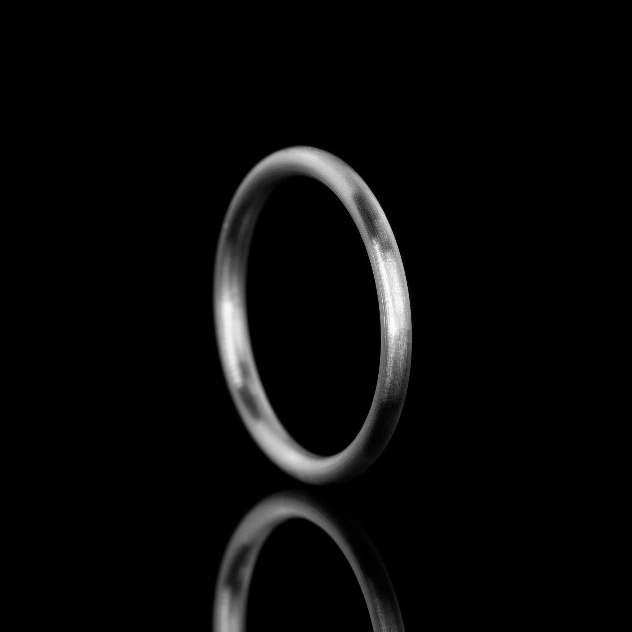 schlichter Ehering Design Finja rund stackbar von der Goldschmiede Goldzeit in Nuernberg 950/- Platin seidenmatt