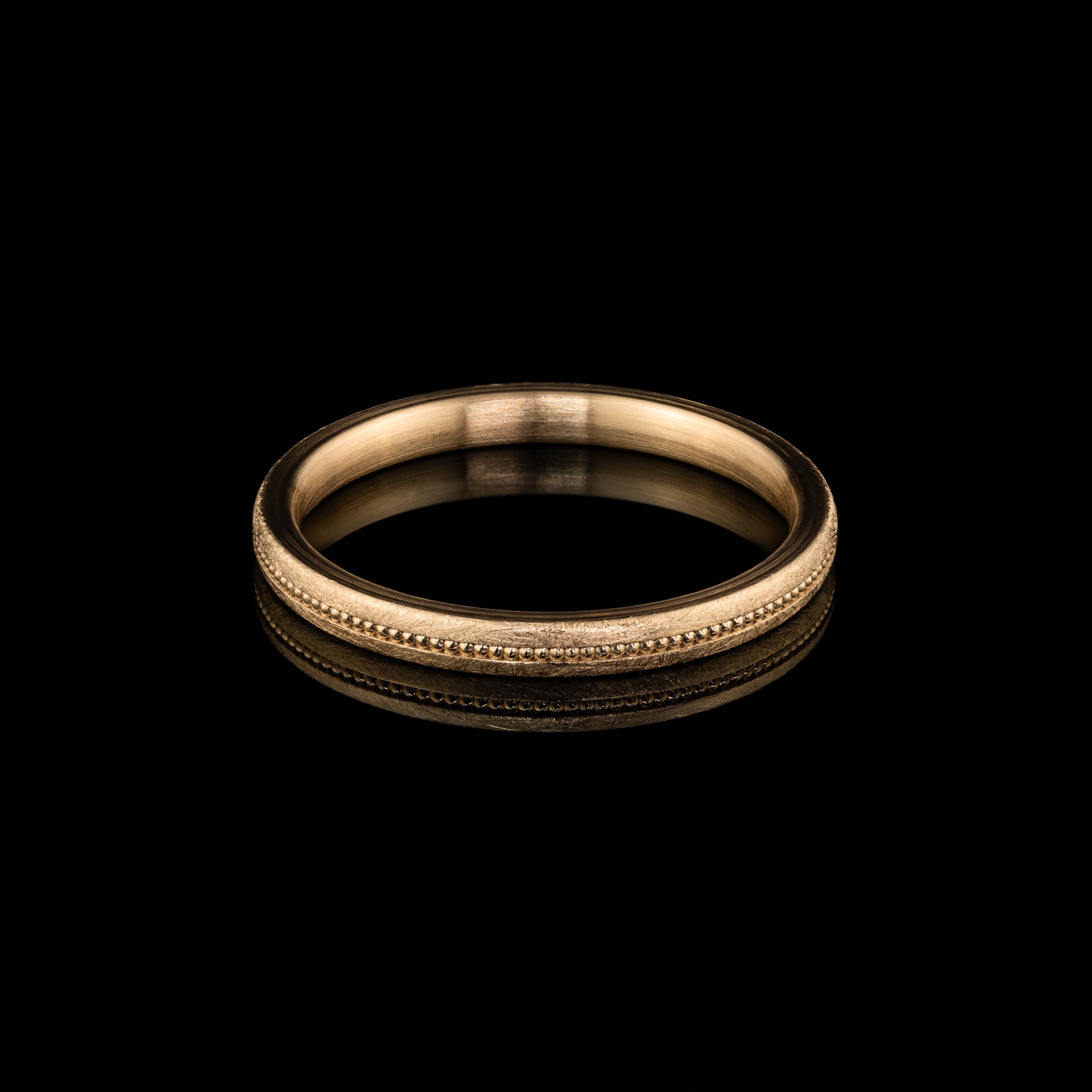 Goldzeit Ring Modell Elisa, schmaler Ehering in eismatt mit Millegriffe, besonderer Vintage Ehering vom Goldschmied, Roségold