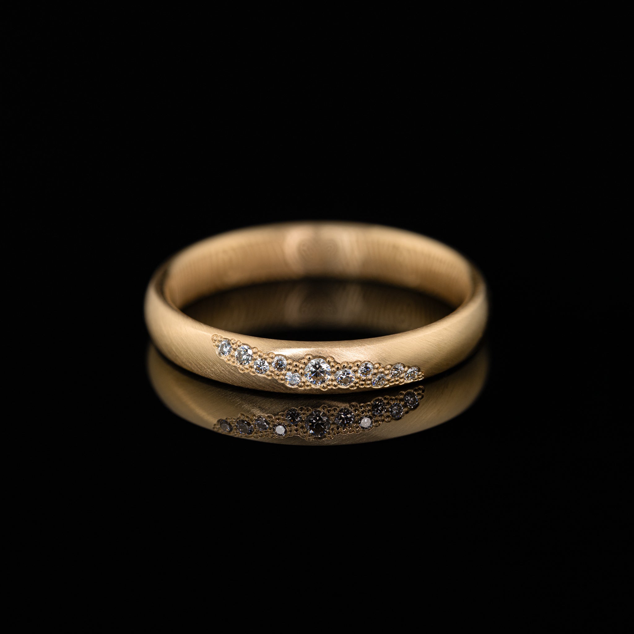 ausgezeichneter Ehering, Damenring, Awardgewinner, Trauring Goldschmied des Jahres 2025, Dritter Platz, Steinwolke, ovaler Ring, Rosegold