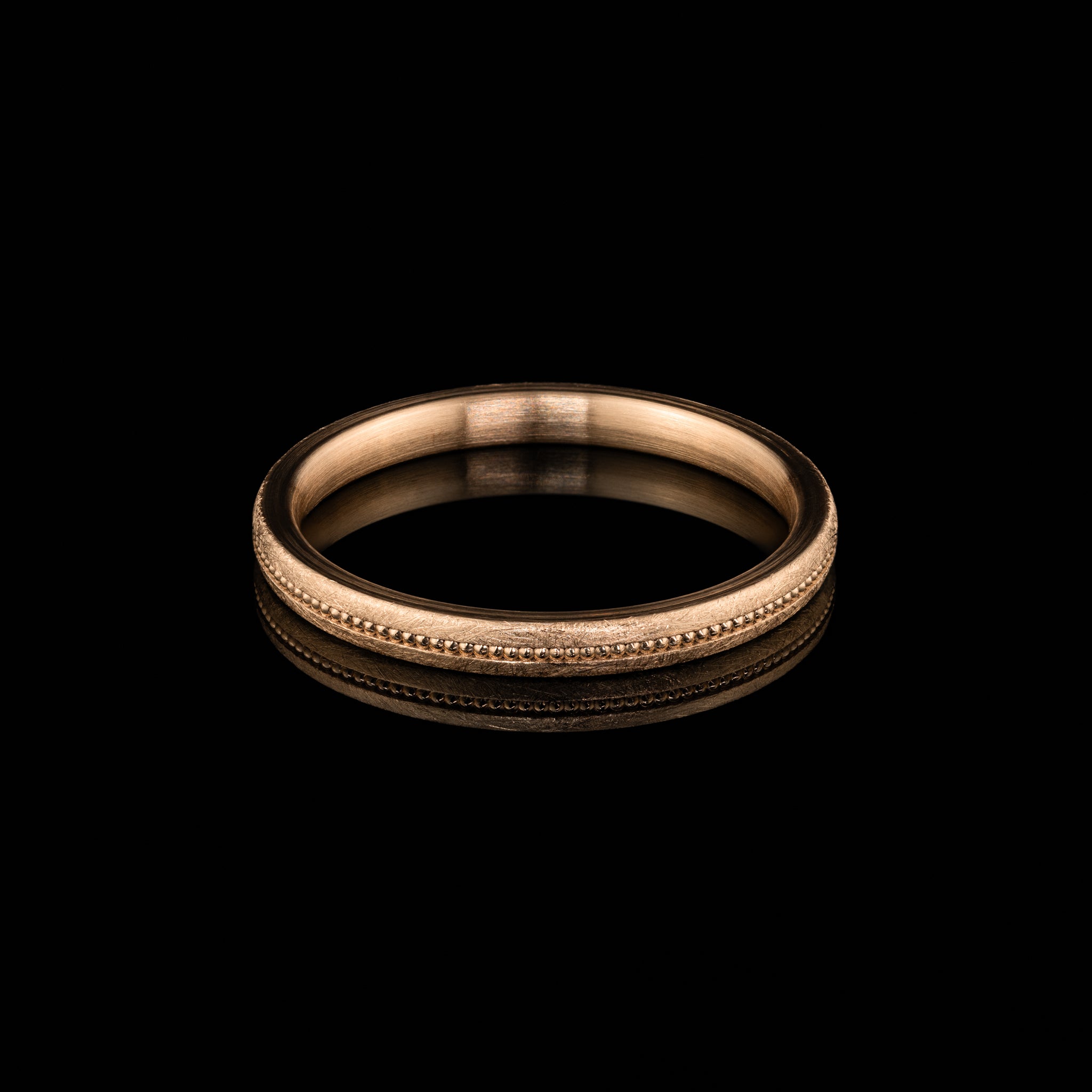 Goldzeit Ring Modell Elisa, schmaler Ehering in eismatt mit Millegriffe, besonderer Vintage Ehering vom Goldschmied, Rotgold