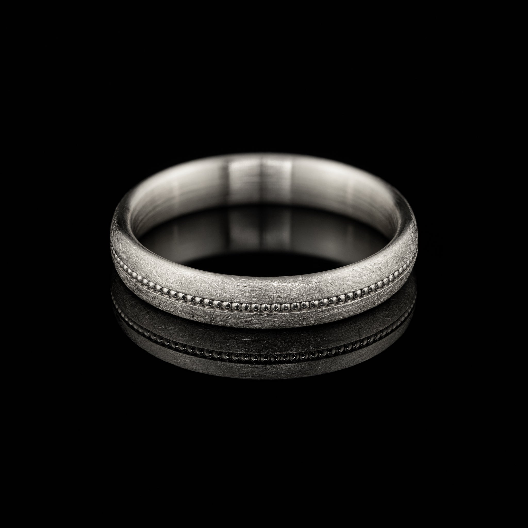 Goldzeit Ring Modell Elia, Ehering in eismatt mit Millegriffe, besonderer Vintage Ehering vom Goldschmied, Nürnberg, Weissgold