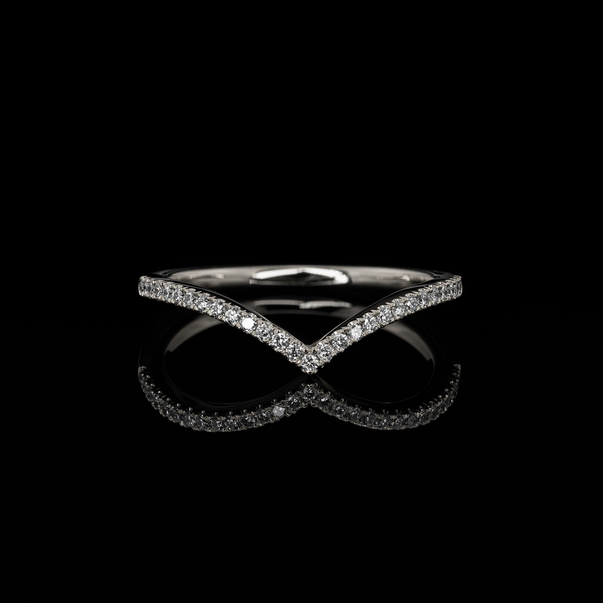 Ehering Vorsteckring Verlobungsring V-förmig Design Vivi von der Goldschmiede Goldzeit aus Nuernberg 18 Karat Weissgold